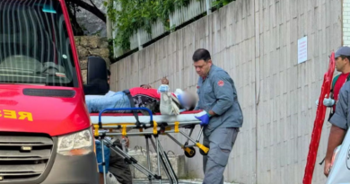 Homem morre e outro fica ferido após colisão entre paragliders no ar